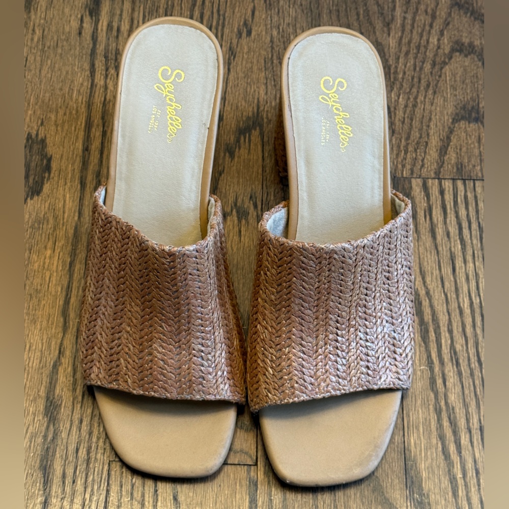 Seychelles Tan Woven Slide Stacked Heel Sandals – Women’s 9.5